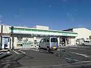 【コンビニエンスストア】ファミリーマート 上尾平塚店まで1035ｍ
