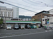 【コンビニエンスストア】ファミリーマート 四条畷駅前店まで412ｍ