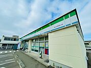 【コンビニエンスストア】ファミリーマート南仙台駅西口店まで917ｍ