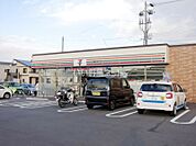 【コンビニエンスストア】セブンイレブン幸田駅前店まで910ｍ