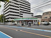 【コンビニエンスストア】ファミリーマート渋谷本町店まで471ｍ