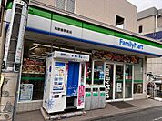 【コンビニエンスストア】ファミリーマート南新宿駅前店まで140ｍ