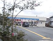 【コンビニエンスストア】ローソン 高知鴨部三丁目店まで898ｍ