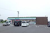 【コンビニエンスストア】ファミリーマート安濃庁舎東店まで1963ｍ