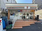 【コンビニエンスストア】セブン-イレブン市谷左内町店まで64ｍ