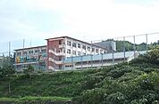 【中学校】今治市立近見中学校まで1337ｍ
