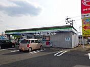 【コンビニエンスストア】ファミリーマート名四亀須店まで702ｍ