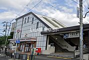 【コンビニエンスストア】セブンイレブン ハートインJR千里丘駅西口店まで423ｍ