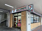 【コンビニエンスストア】セブンイレブン 近鉄河内永和駅前店まで372ｍ