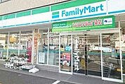 【コンビニエンスストア】ファミリーマート 六浦四丁目店まで872ｍ