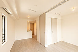 東京メトロ丸ノ内線 四谷三丁目駅 徒歩2分の賃貸マンション 13階1LDKのリビング/ダイニング