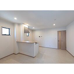 近鉄名古屋線 烏森駅 徒歩6分の賃貸アパート 1階1LDKのリビング/ダイニング