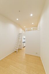 OVEST(オヴェスト) 101 1階ワンルームのリビング/ダイニング