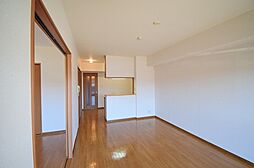 名鉄各務原線 新鵜沼駅 徒歩3分の賃貸マンション 1階2LDKのリビング/ダイニング