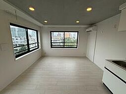 都営大江戸線 西新宿五丁目駅 徒歩8分の賃貸マンション 4階1SLDKのリビング/ダイニング