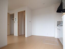 シェル・ヒルズ 101 1階1LDKのリビング/ダイニング