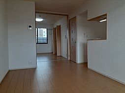 サニーフラット　伊丹 303 3階1LDKのリビング/ダイニング