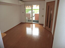 ボンヌ・シャンス多摩 201 2階ワンルームのリビング/ダイニング