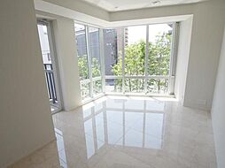 東京メトロ千代田線 乃木坂駅 徒歩2分の賃貸マンション 2階2LDKのリビング/ダイニング