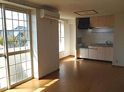 ジョワイユー・ファミーユ 203 2階2LDKのリビング/ダイニング