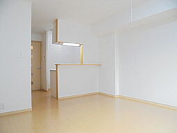 エル・アルバ 102 1階ワンルームのリビング/ダイニング