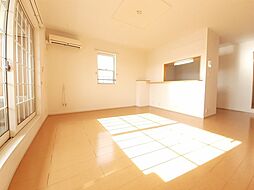 フルール 201 2階2LDKのリビング/ダイニング