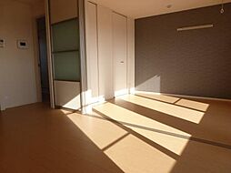 アゼリアヒルズ 103 1階1LDKのリビング/ダイニング