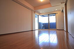 東京メトロ千代田線 明治神宮前駅 徒歩4分の賃貸マンション 3階1LDKのリビング/ダイニング