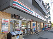 【コンビニエンスストア】セブンイレブン北区志茂駅前店まで308ｍ