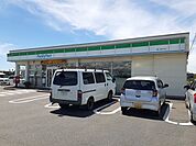 【コンビニエンスストア】ファミリーマート龍ヶ崎平台店まで830ｍ