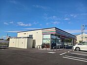 【コンビニエンスストア】セブンイレブン茂木町店まで110ｍ