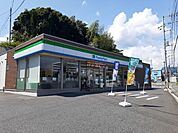 【コンビニエンスストア】ファミリーマート日立小木津店まで300ｍ