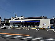 【コンビニエンスストア】ローソン（池田東町店）様まで550ｍ