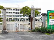【小学校】津島市立　西小学校まで550ｍ