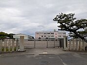 【小学校】鈴鹿市立若松小学校まで650ｍ