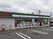 【コンビニエンスストア】ファミリーマート中江島店まで200ｍ