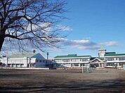 【小学校】上河内中央小学校まで700ｍ