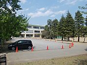 【小学校】牛久市立牛久小学校まで450ｍ
