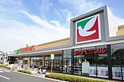 【スーパー】ヨークベニマル　水戸浜田店まで75ｍ