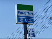 【コンビニエンスストア】ファミリーマート中小田井三丁目店まで130ｍ