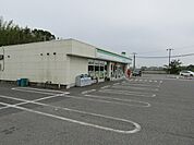 【コンビニエンスストア】ファミリーマート茂原新小轡店まで200ｍ