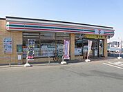 【コンビニエンスストア】セブンイレブン守谷本町店まで320ｍ