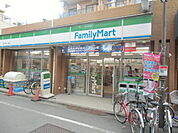【コンビニエンスストア】ファミリーマート新丸子駅東店まで297ｍ