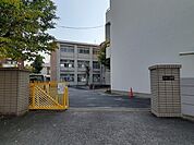 【小学校】半田小学校まで360ｍ