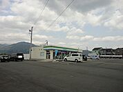 【コンビニエンスストア】ファミリーマート亀岡河原町店まで834ｍ