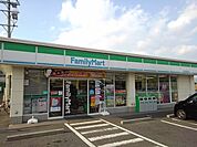 【コンビニエンスストア】ファミリーマート高浜町店まで400ｍ