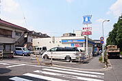 【コンビニエンスストア】ローソン板橋三園一丁目店まで425ｍ