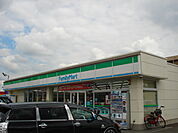 【コンビニエンスストア】ファミリーマート小牧パワーズ店まで676ｍ