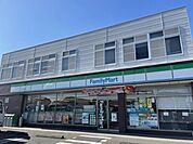【コンビニエンスストア】ファミリーマート土浦小松店まで850ｍ