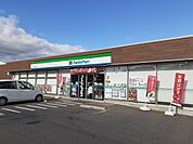 【コンビニエンスストア】ファミリーマート半田板山町店まで728ｍ